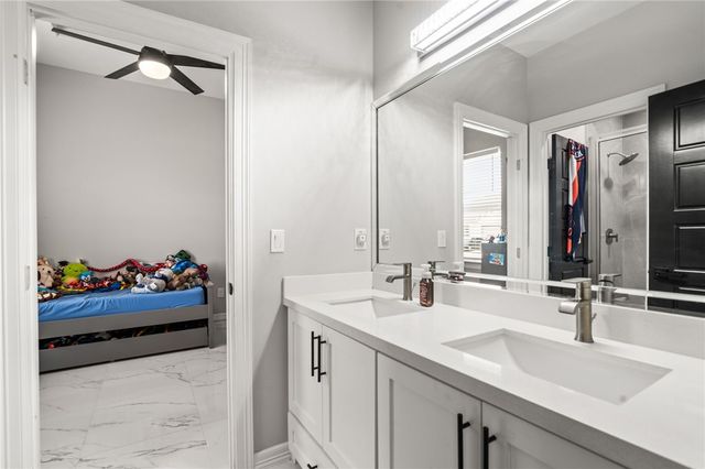 102 Prestwick Dr, Portland, TX 78374