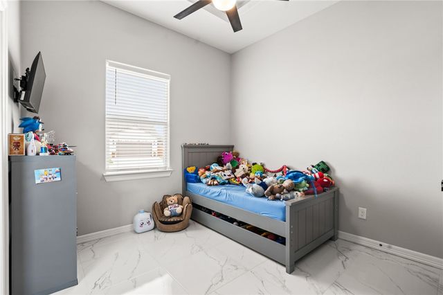 102 Prestwick Dr, Portland, TX 78374