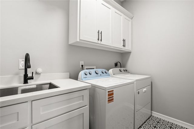 102 Prestwick Dr, Portland, TX 78374