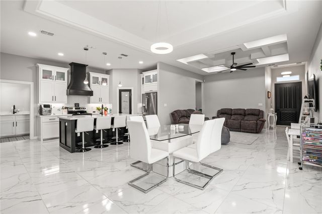 102 Prestwick Dr, Portland, TX 78374