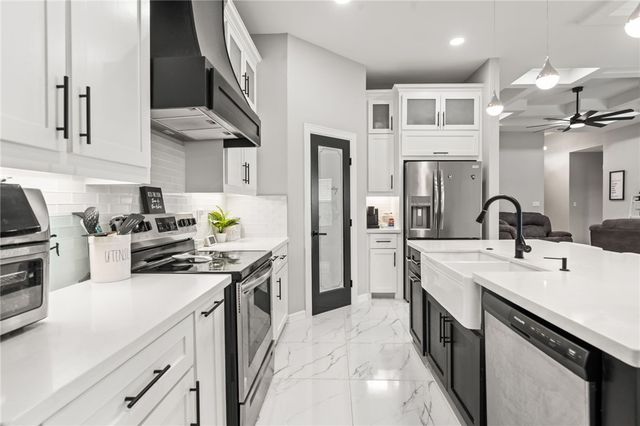 102 Prestwick Dr, Portland, TX 78374