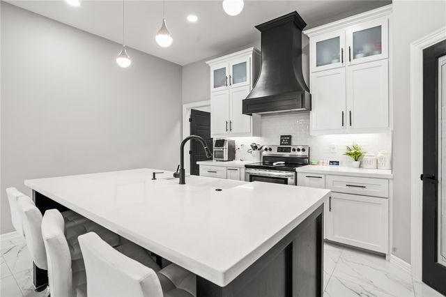 102 Prestwick Dr, Portland, TX 78374