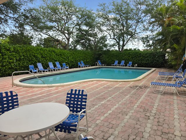 3253 Riverside Drive D-301, Coral Springs, FL 33065