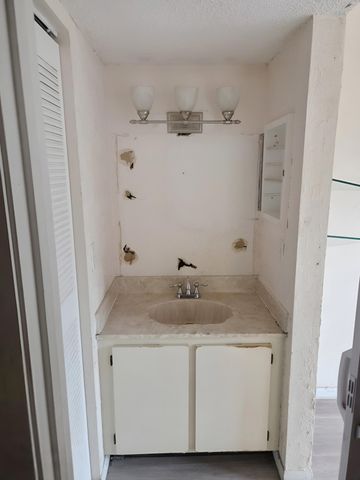 3253 Riverside Drive D-301, Coral Springs, FL 33065