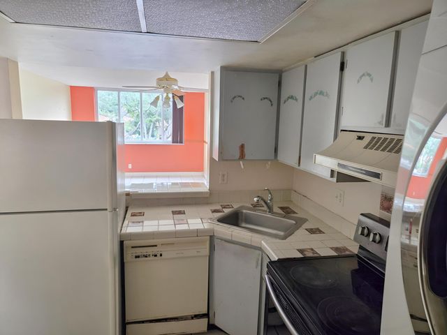 3253 Riverside Drive D-301, Coral Springs, FL 33065