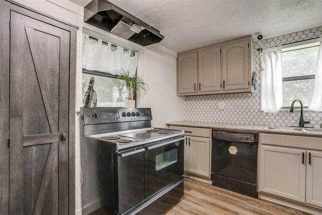 1308 N Anglin Street, Cleburne, TX 76031