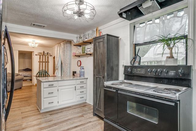 1308 N Anglin Street, Cleburne, TX 76031