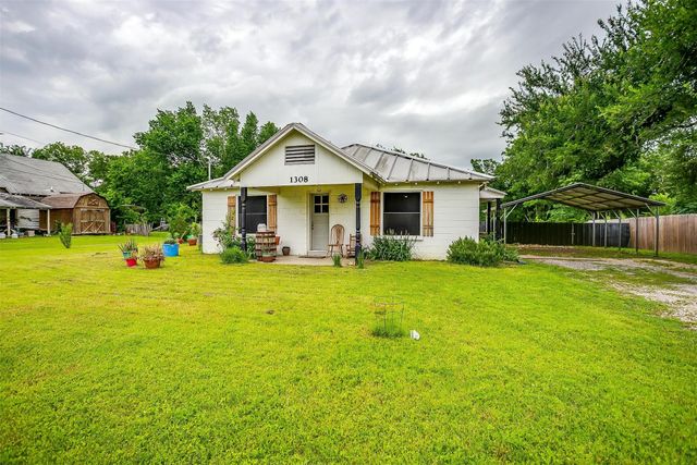 1308 N Anglin Street, Cleburne, TX 76031