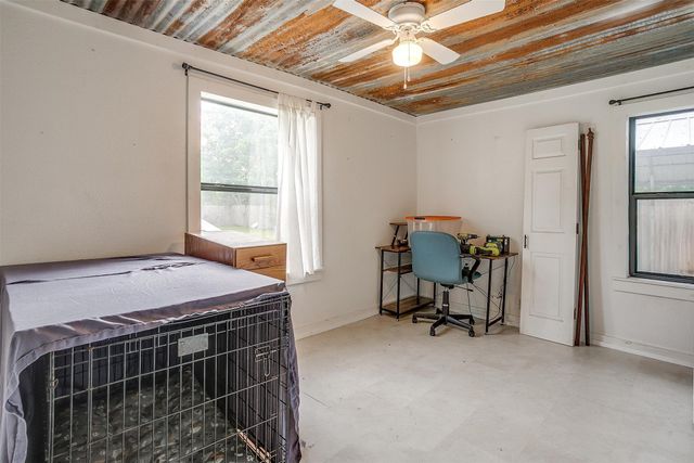 1308 N Anglin Street, Cleburne, TX 76031
