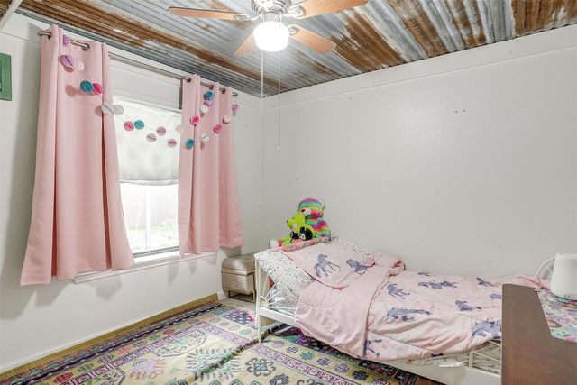 1308 N Anglin Street, Cleburne, TX 76031