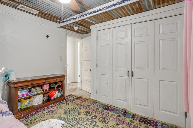 1308 N Anglin Street, Cleburne, TX 76031