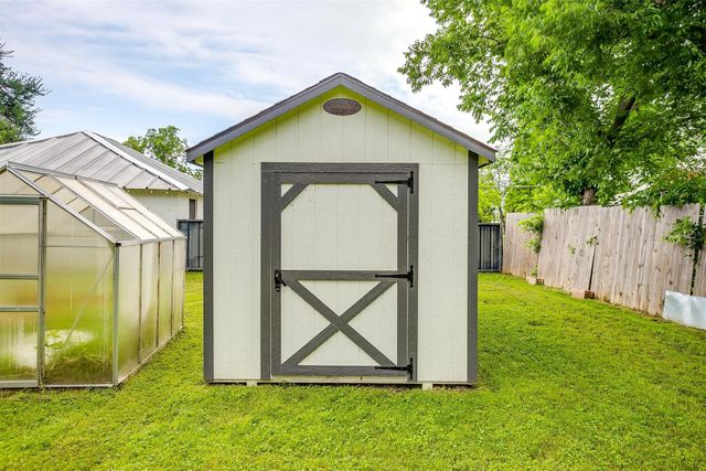 1308 N Anglin Street, Cleburne, TX 76031