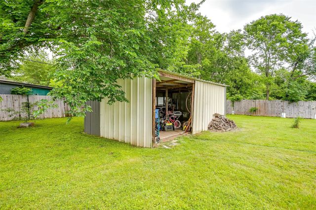 1308 N Anglin Street, Cleburne, TX 76031