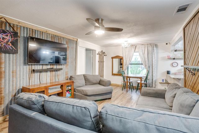 1308 N Anglin Street, Cleburne, TX 76031