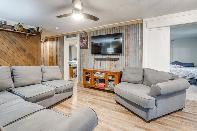 1308 N Anglin Street, Cleburne, TX 76031