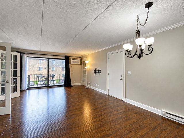 621 N Briar Hill Lane 4, Addison, IL 60101