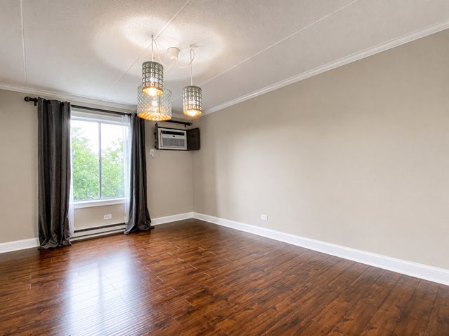 621 N Briar Hill Lane 4, Addison, IL 60101