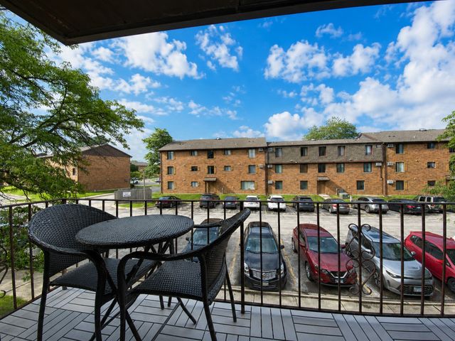 621 N Briar Hill Lane 4, Addison, IL 60101