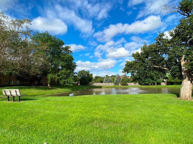 621 N Briar Hill Lane 4, Addison, IL 60101