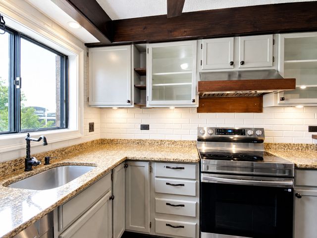 621 N Briar Hill Lane 4, Addison, IL 60101
