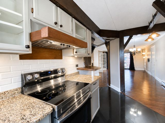 621 N Briar Hill Lane 4, Addison, IL 60101