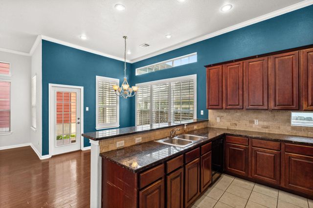 6704 Menchaca RD 42, Austin, TX 78745