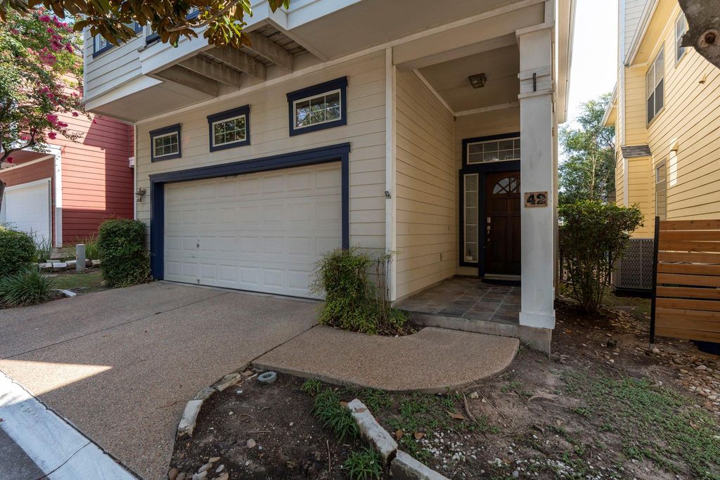 6704 Menchaca RD 42, Austin, TX 78745