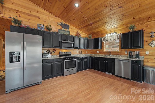 30 Sleepy Bear Ridge, Whittier, NC 28789