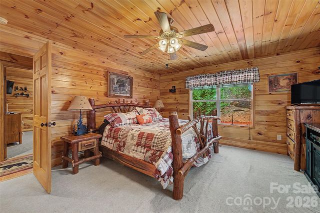 30 Sleepy Bear Ridge, Whittier, NC 28789