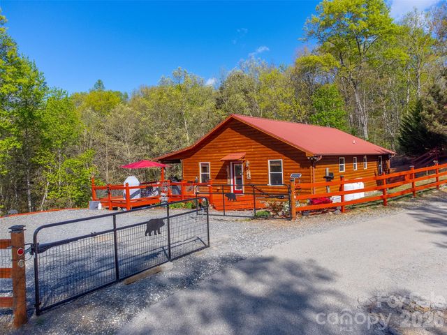 30 Sleepy Bear Ridge, Whittier, NC 28789