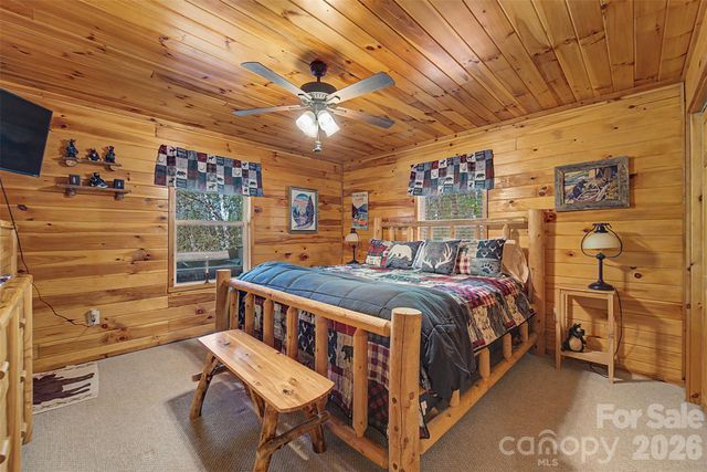 30 Sleepy Bear Ridge, Whittier, NC 28789