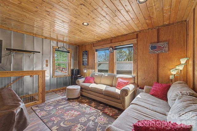 30 Sleepy Bear Ridge, Whittier, NC 28789