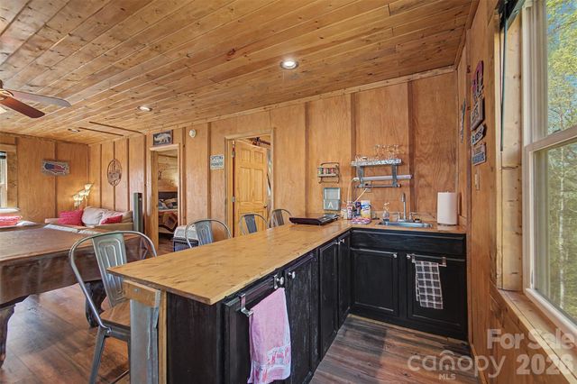 30 Sleepy Bear Ridge, Whittier, NC 28789
