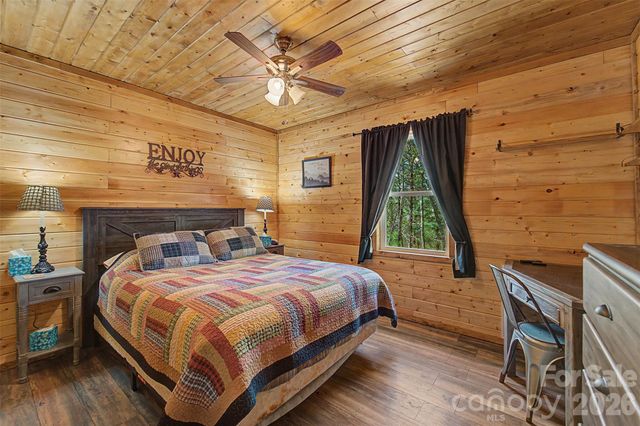 30 Sleepy Bear Ridge, Whittier, NC 28789