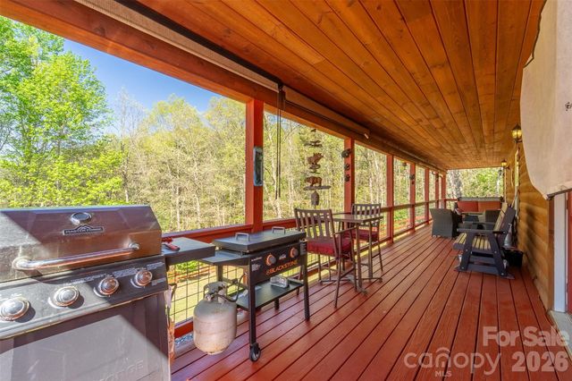 30 Sleepy Bear Ridge, Whittier, NC 28789