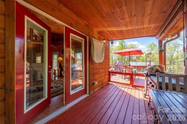 30 Sleepy Bear Ridge, Whittier, NC 28789