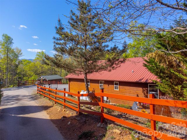 30 Sleepy Bear Ridge, Whittier, NC 28789