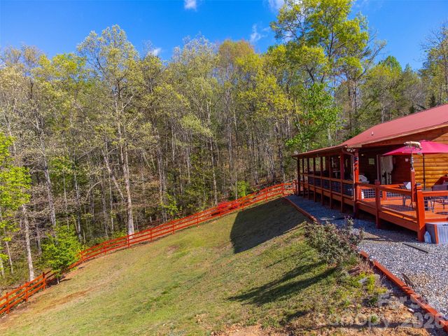 30 Sleepy Bear Ridge, Whittier, NC 28789