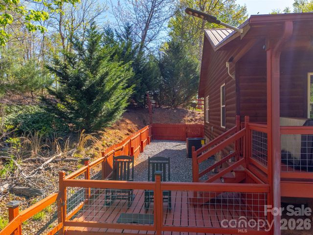 30 Sleepy Bear Ridge, Whittier, NC 28789