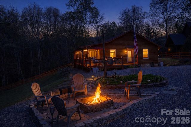 30 Sleepy Bear Ridge, Whittier, NC 28789
