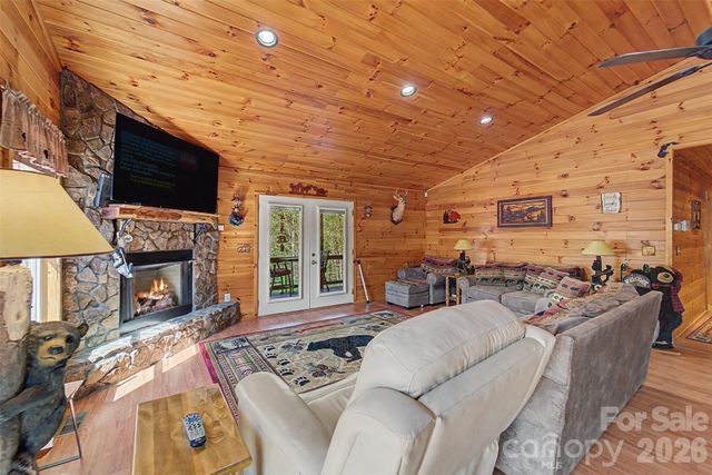30 Sleepy Bear Ridge, Whittier, NC 28789