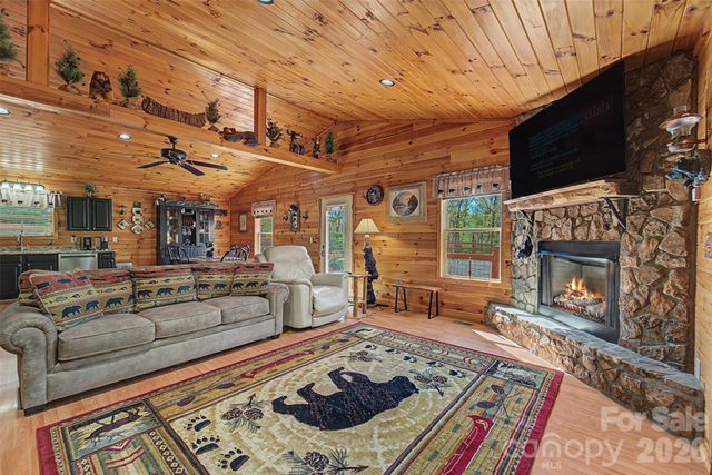 30 Sleepy Bear Ridge, Whittier, NC 28789