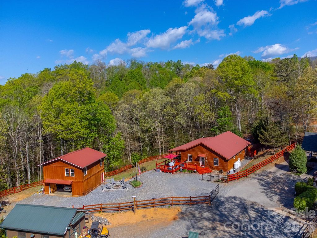 30 Sleepy Bear Ridge, Whittier, NC 28789