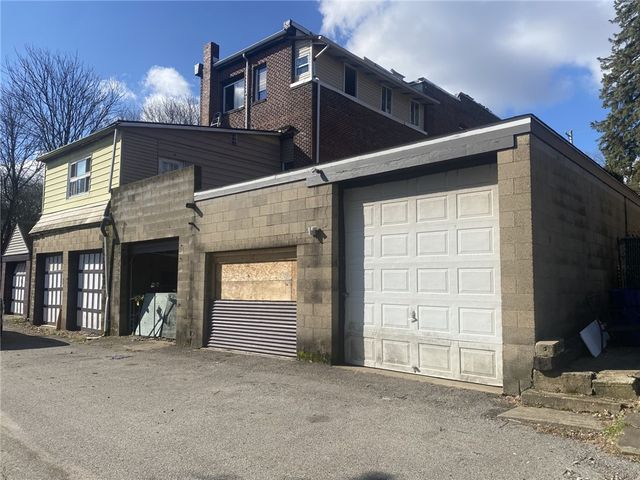 2730 Middletown Rd, Sheraden, PA 15205
