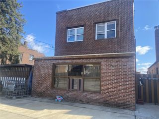 2730 Middletown Rd, Sheraden, PA 15205
