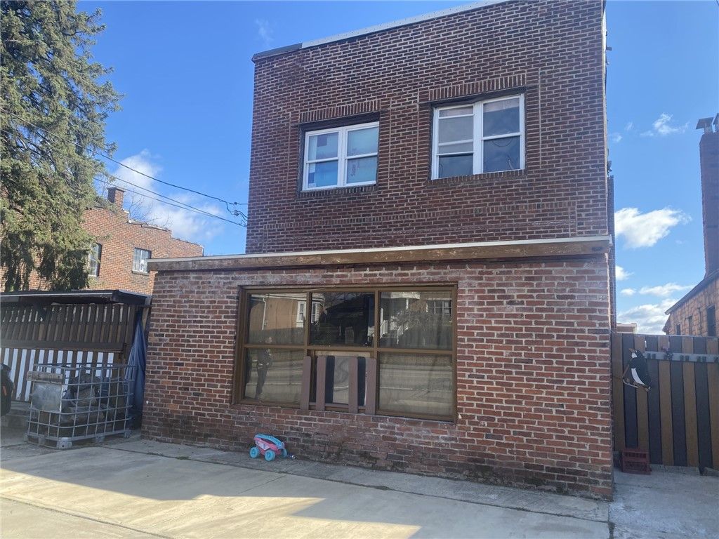 2730 Middletown Rd, Sheraden, PA 15205
