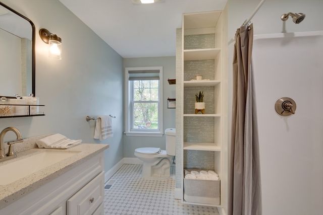 3 Walters Dr, Oxford, MA 01540