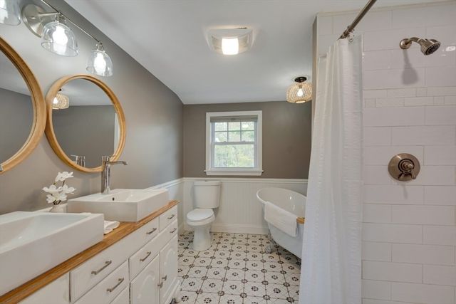 3 Walters Dr, Oxford, MA 01540