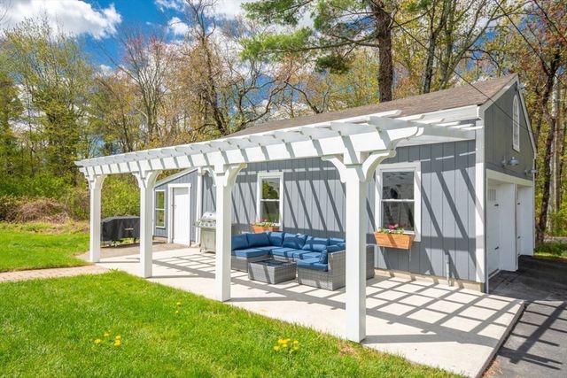 3 Walters Dr, Oxford, MA 01540