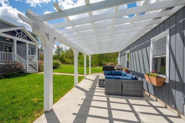 3 Walters Dr, Oxford, MA 01540